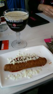 Dubbele Westmalle met een lekkere frikadel speciaal.