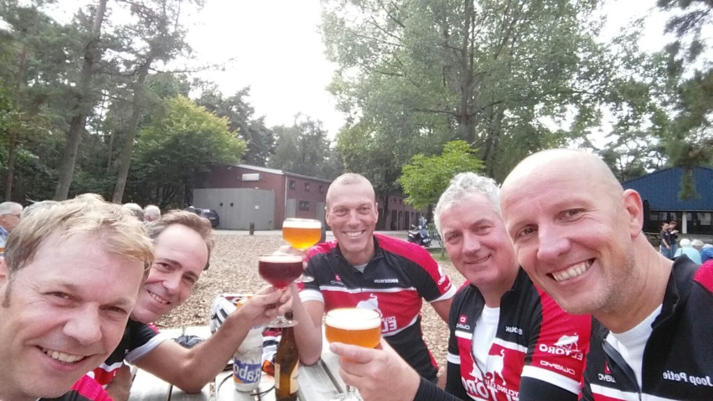 Na deze team tijdrit waren we toe aan een biertje